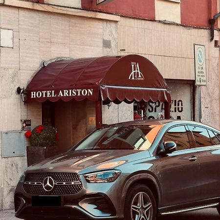 Hotel Ariston Пьомбино Экстерьер фото
