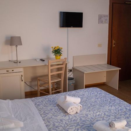 Hotel Ariston Пьомбино Экстерьер фото