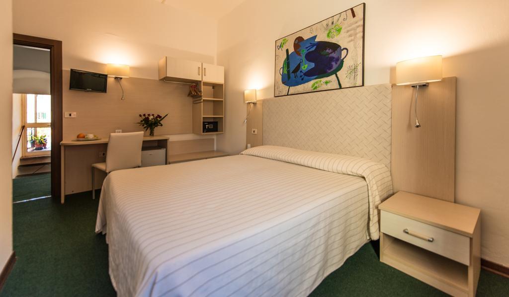 Hotel Ariston Пьомбино Номер фото