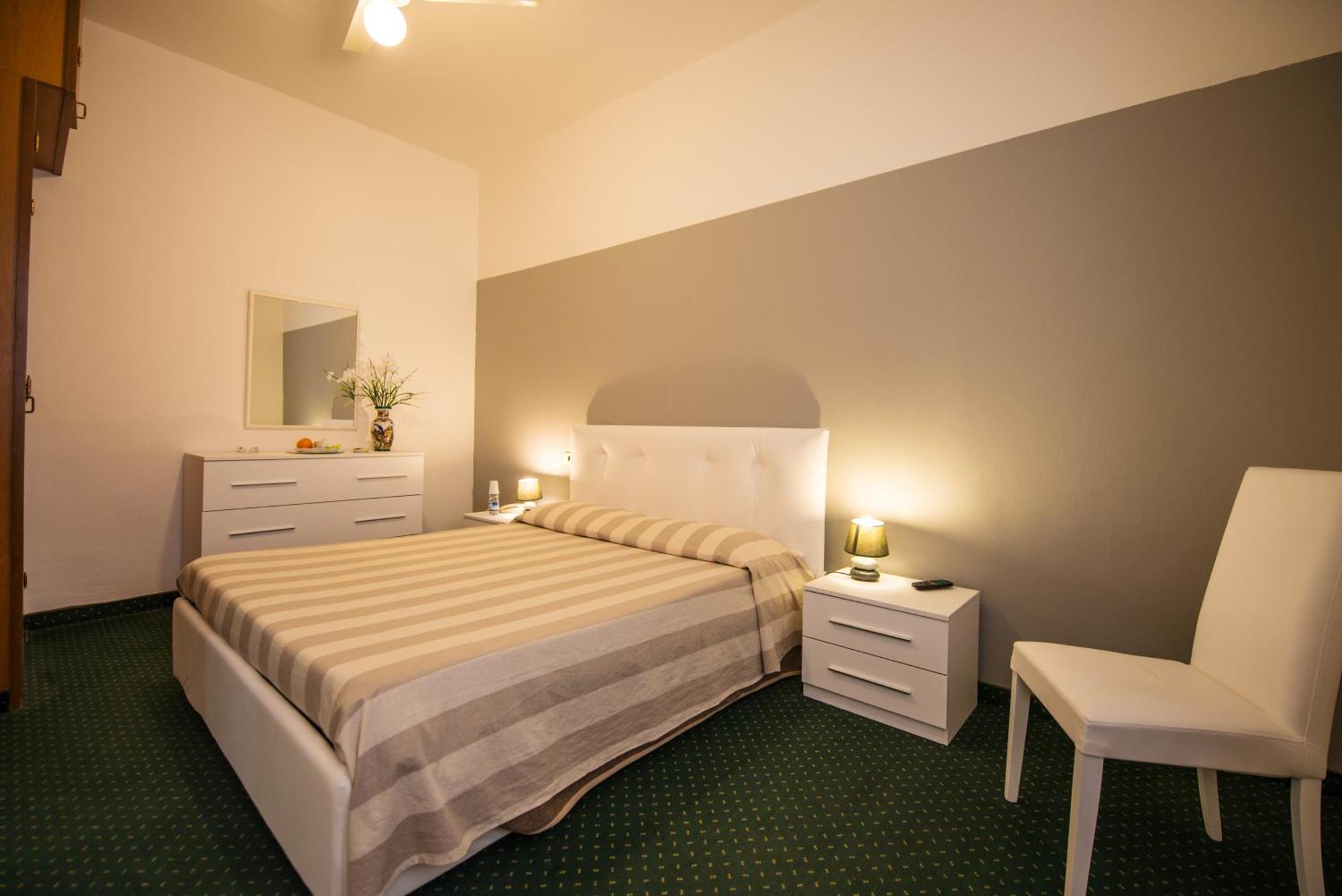 Hotel Ariston Пьомбино Номер фото