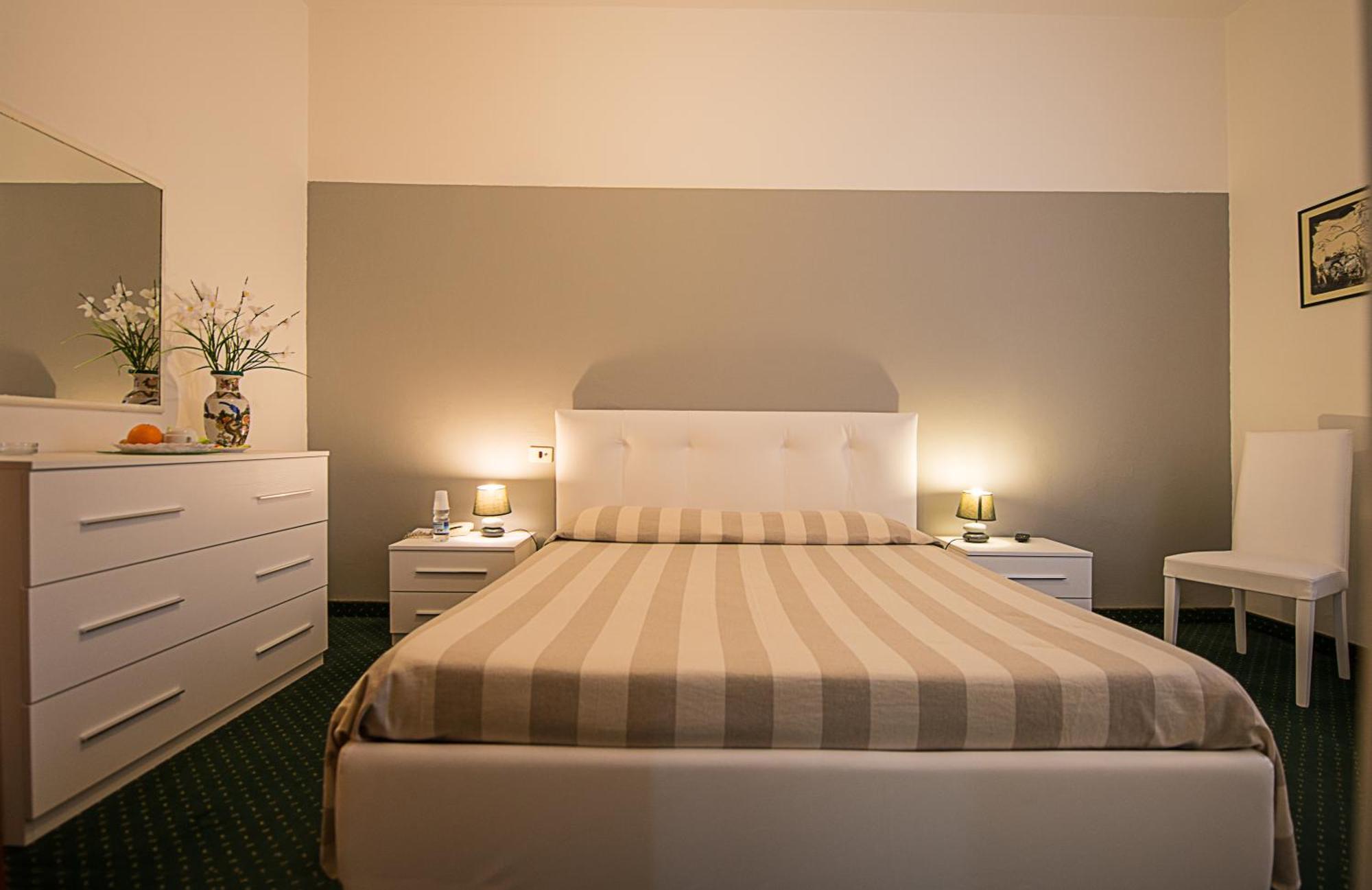 Hotel Ariston Пьомбино Номер фото