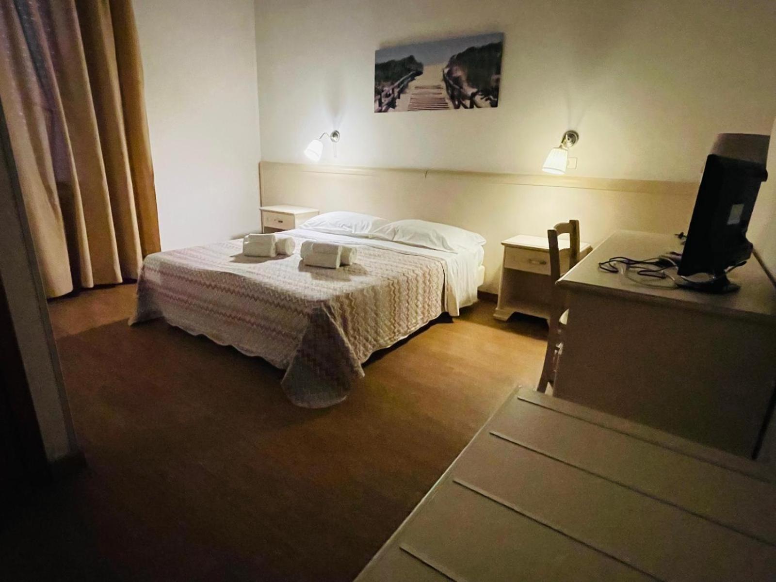 Hotel Ariston Пьомбино Экстерьер фото