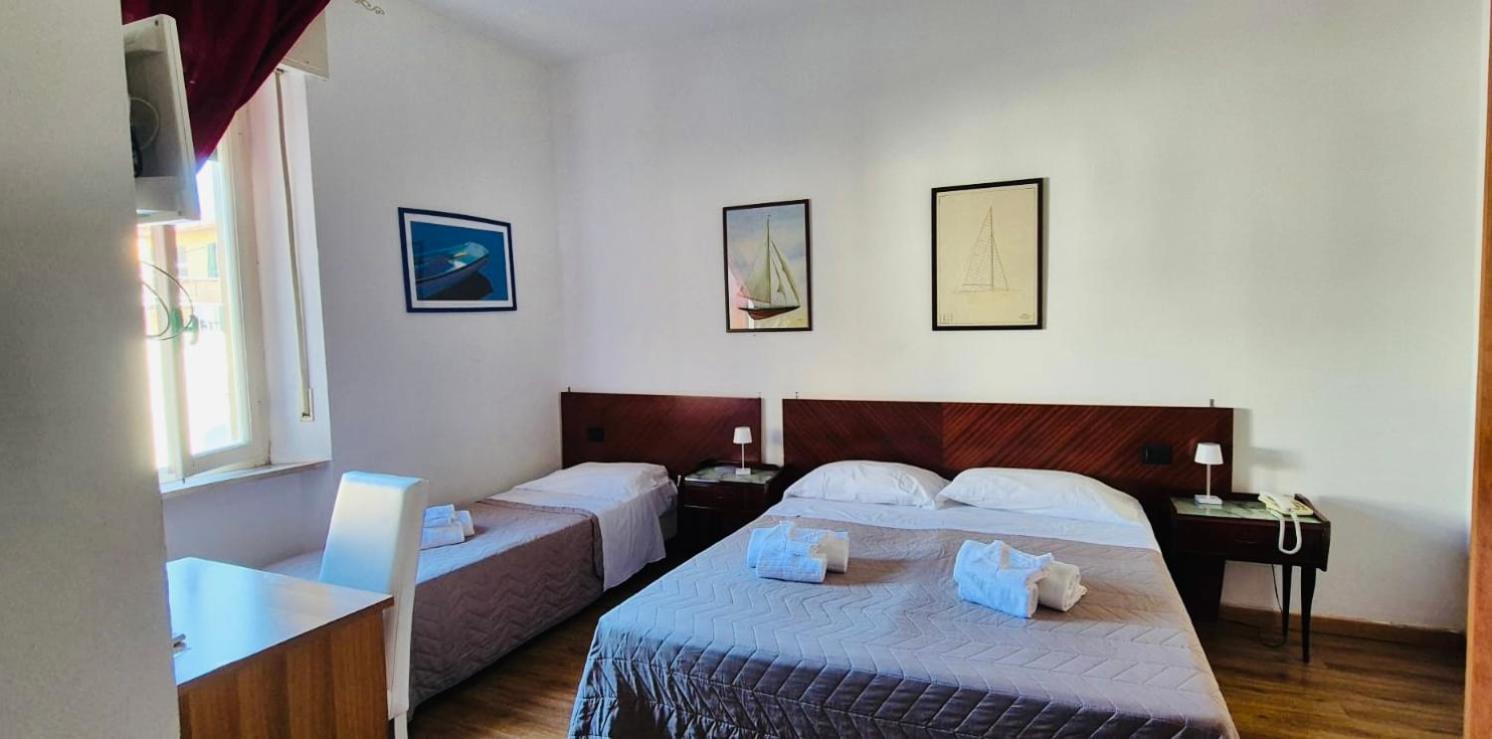 Hotel Ariston Пьомбино Экстерьер фото