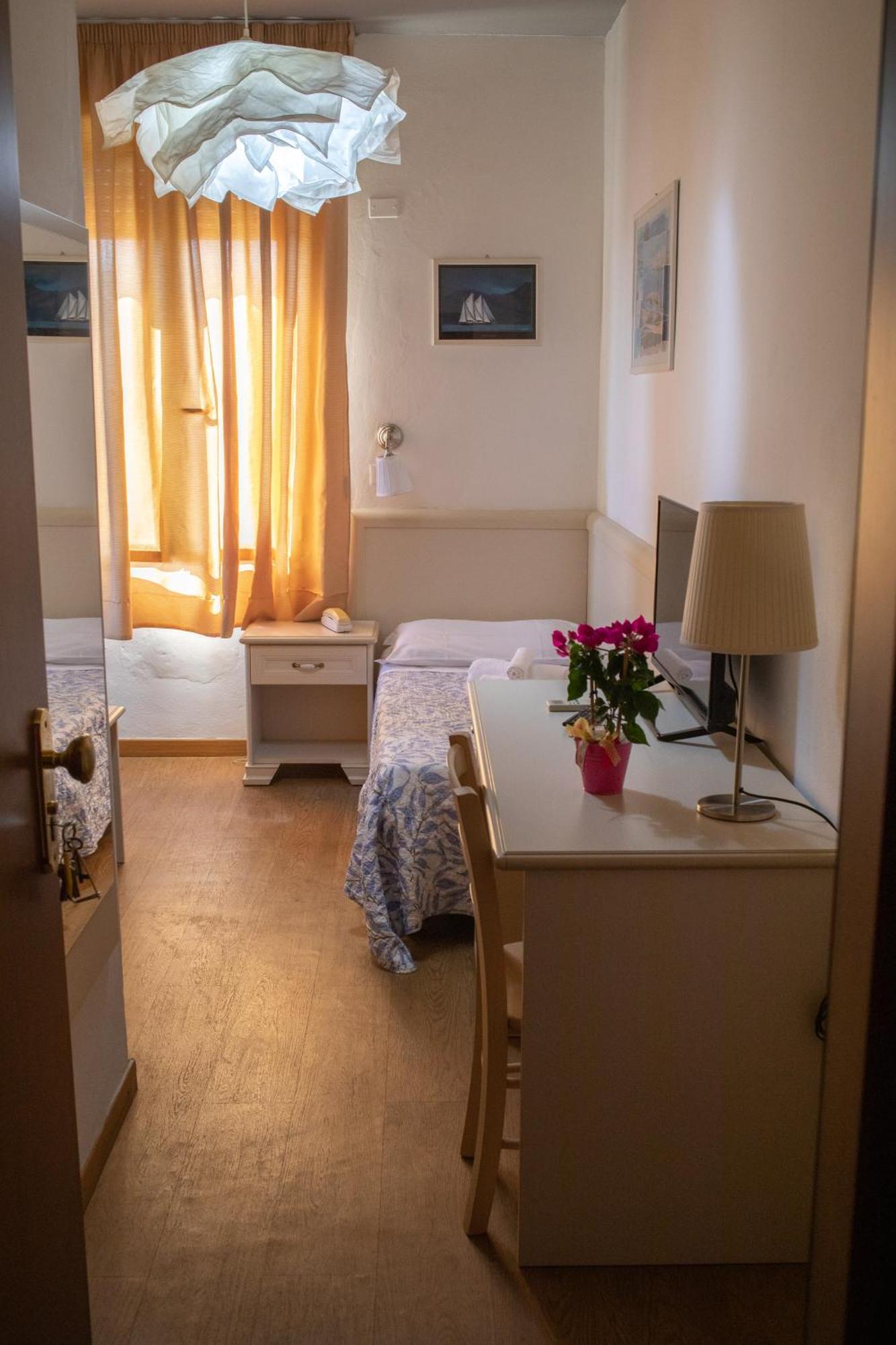 Hotel Ariston Пьомбино Экстерьер фото