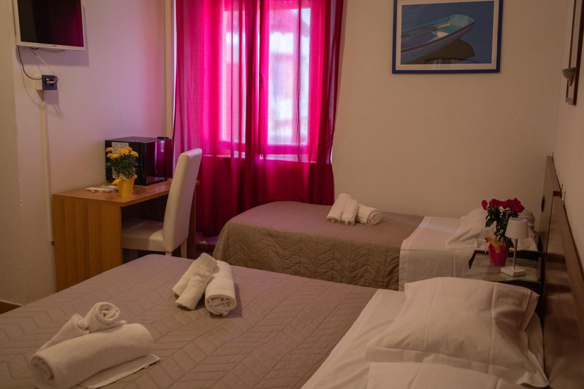 Hotel Ariston Пьомбино Экстерьер фото