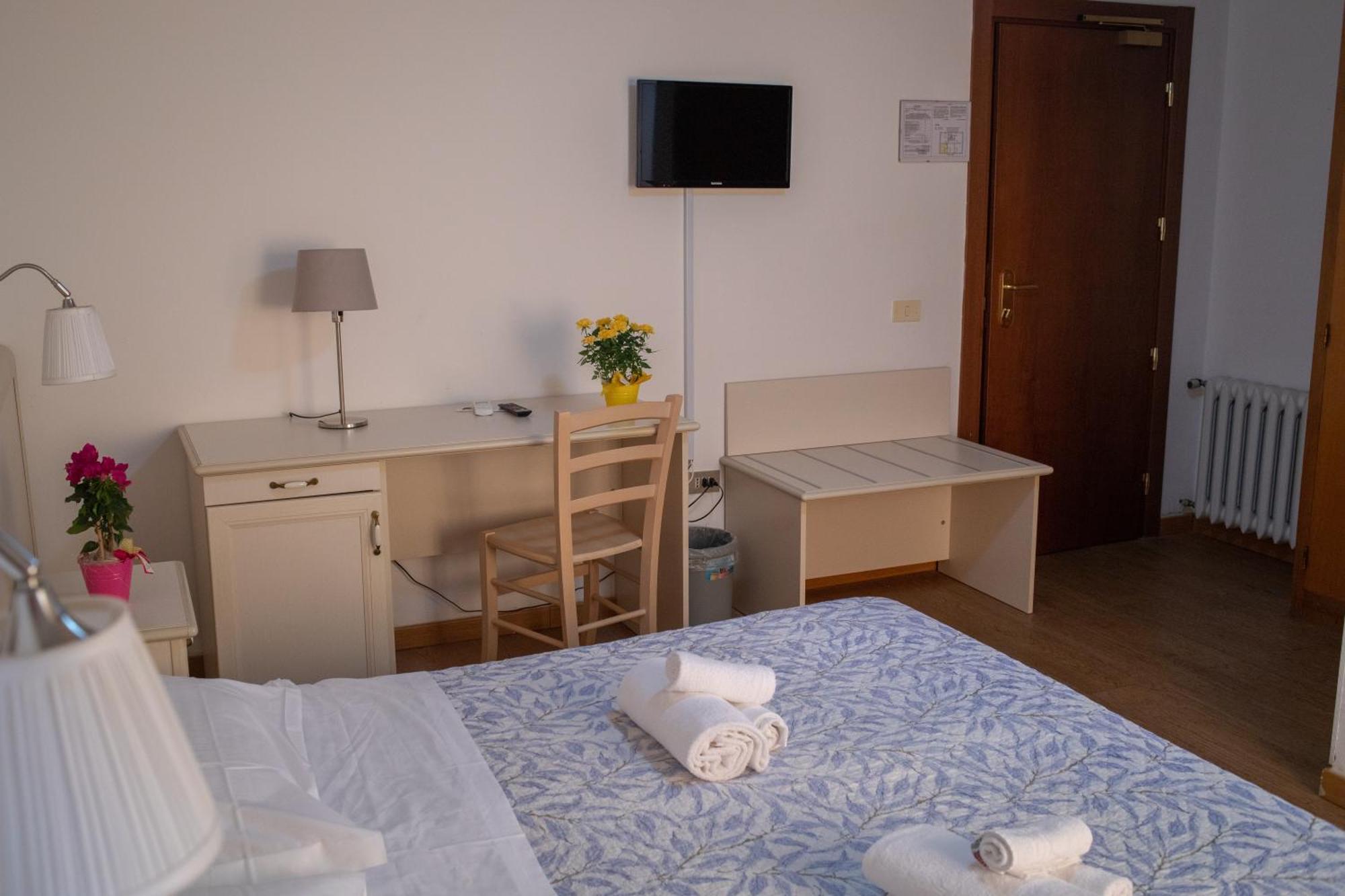 Hotel Ariston Пьомбино Экстерьер фото