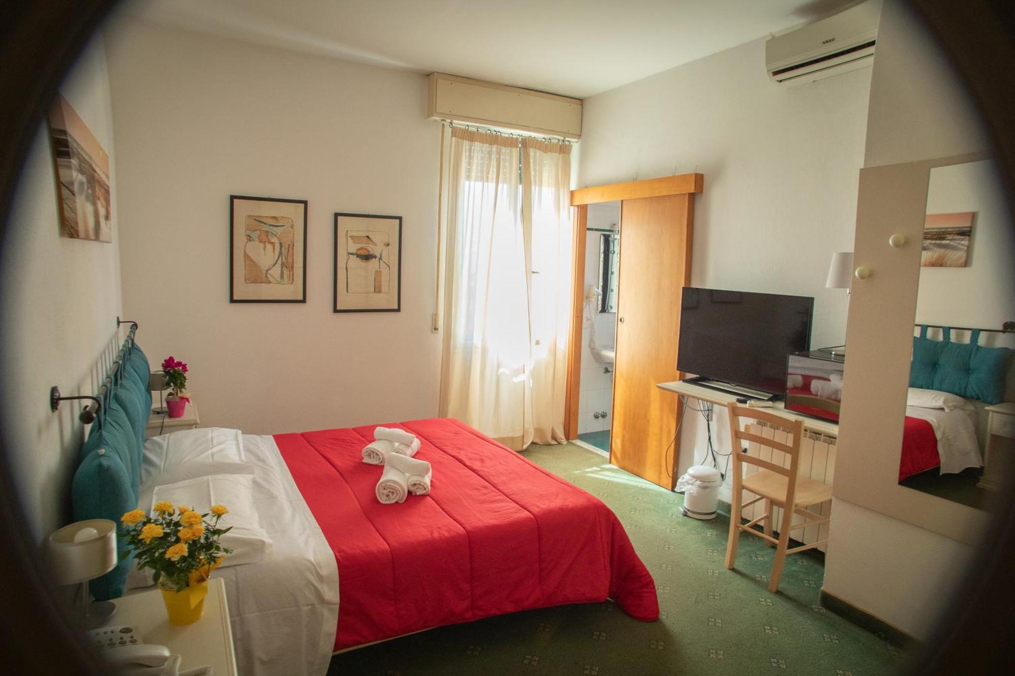 Hotel Ariston Пьомбино Экстерьер фото