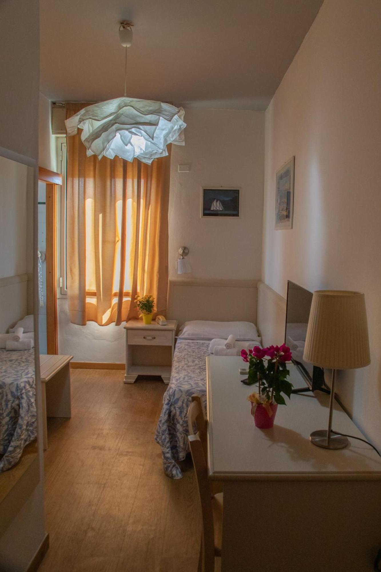 Hotel Ariston Пьомбино Экстерьер фото