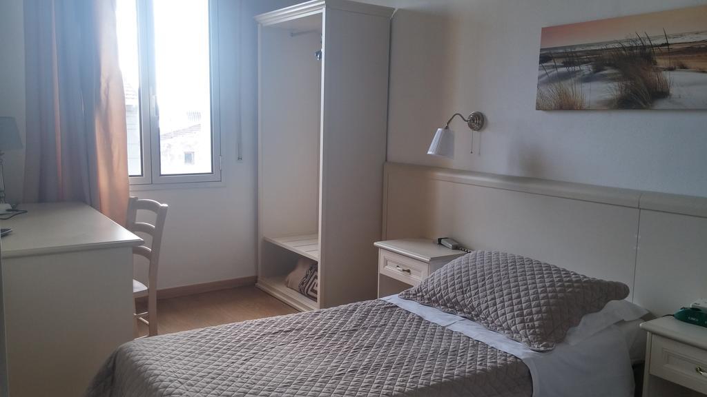 Hotel Ariston Пьомбино Экстерьер фото