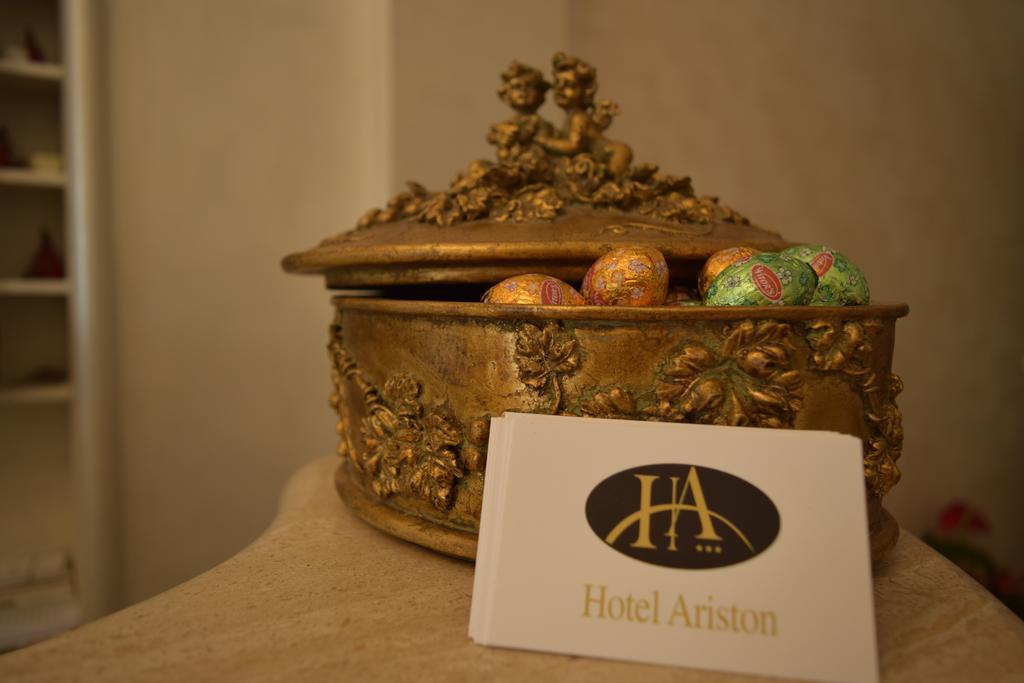 Hotel Ariston Пьомбино Экстерьер фото